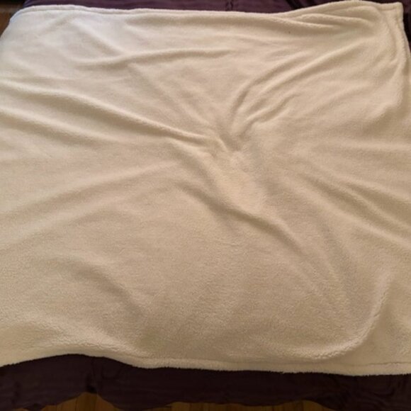 Breast cancer awareness Kanata Ivory Pink Velvet and Sherpa Ribbed Blanket - Picture 2 of 5